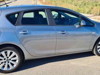 Usado Opel Astra Enjoy 110 CV (80 kW) 2010 Plateado Utilitario