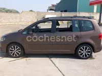 Usado VW Touran Advance 105 CV (77 kW) 2015 Marrón Monovolumen