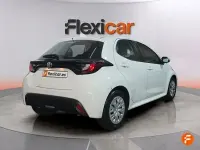 Usado Toyota Yaris Advance 72 CV (52 kW) 2023 Blanco Utilitario