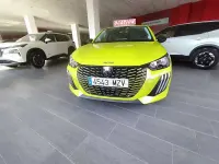 Usado Peugeot 208 Allure 100 CV (73 kW) 2025 Amarillo Utilitario