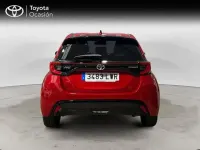Usado Toyota Yaris Hybrid Style 116 CV (85 kW) 2022 Rojo Berlina
