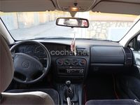 Usado Opel Omega 130 CV (95 kW) 1995 Verde Berlina