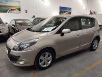Usado Renault Scénic III Dynamique 106 CV (77 kW) 2009 Plateado Monovolumen