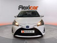 Usado Toyota Yaris Hybrid Active 100 CV (73 kW) 2019 Blanco Berlina