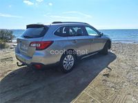 Usado Subaru Outback 150 CV (110 kW) 2017 Gris / plata Familiar