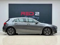 Usado Mercedes A180 136 CV (100 kW) 2023 Gris / plata Berlina