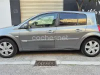 Usado Renault Mégane Dynamique 80 CV (58 kW) 2005 Gris / plata Berlina