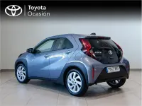 Usado Toyota Aygo X Play 72 CV (52 kW) 2024 Gris / plata SUV