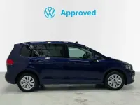 Usado VW Touran Life 150 CV (110 kW) 2024 Azul Monovolumen