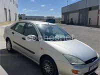 Usado Ford Focus Ghia 100 CV (73 kW) 1999 Gris / plata Berlina