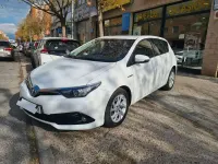Usado Toyota Auris Hybrid Active 136 CV (100 kW) 2017 Blanco Berlina