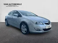 Usado Opel Astra Enjoy 95 CV (69 kW) 2012 Gris / plata Berlina