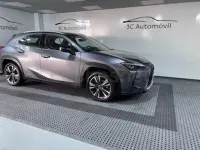 Usado Lexus UX Luxury Line 184 CV (135 kW) 2020 Gris / plata SUV