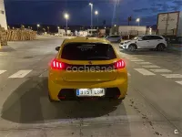 Usado Peugeot 208 Style 100 CV (73 kW) 2021 Amarillo Utilitario