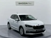 Usado Skoda Fabia Selection 95 CV (69 kW) 2024 Blanco Utilitario