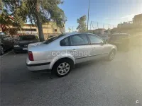 Usado VW Passat Comfortline 110 CV (80 kW) 1998 Gris / plata Familiar