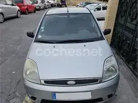 Usado Ford Fiesta Ambiente 68 CV (50 kW) 2004 Gris / plata Utilitario