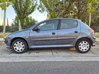 Usado Peugeot 206 70 CV (51 kW) 2006 Gris / plata Berlina