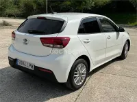 Usado Kia Rio 84 CV (61 kW) 2021 Blanco Berlina