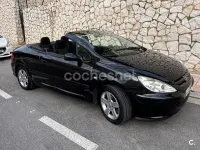 Usado Peugeot 307 CC 110 CV (80 kW) 2005 Negro Descapotable