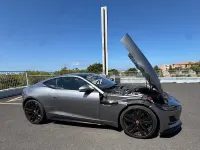 Usado Jaguar F-Type First Edition 450 CV (330 kW) 2022 Gris / plata Coupe