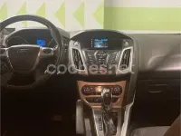 Usado Ford Focus Trend 125 CV (91 kW) 2014 Gris / plata Berlina