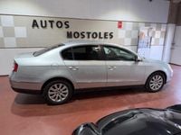 Usado VW Passat Highline 140 CV (102 kW) 2010 Gris / plata Berlina