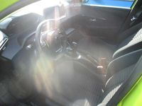 Usado Peugeot 208 Active 75 CV (55 kW) 2024 Verde Utilitario