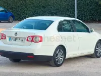 Usado VW Jetta Highline 105 CV (77 kW) 2008 Blanco Berlina