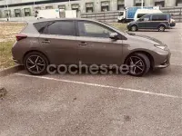 Usado Toyota Auris Hybrid Edition 136 CV (100 kW) 2019 Marrón Berlina