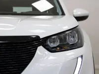 Usado Peugeot 2008 Active 110 CV (80 kW) 2021 Blanco SUV
