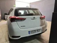 Usado Toyota Auris Business Edition 90 CV (66 kW) 2018 Blanco Berlina