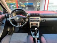 Usado Seat Leon Stella 90 CV (66 kW) 2003 Rojo Utilitario