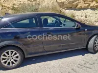 Usado Opel Astra GTC Enjoy 100 CV (73 kW) 2006 Negro Berlina