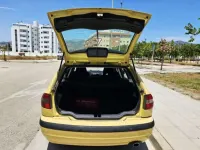 Usado Volvo V40 122 CV (89 kW) 2001 Amarillo Familiar
