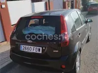 Usado Ford Fiesta 90 CV (66 kW) 2006 Negro Utilitario