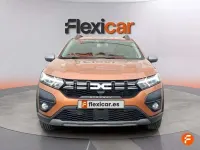 Usado Dacia Sandero Comfort 91 CV (66 kW) 2023 Naranja Utilitario