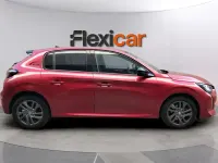 Usado Peugeot 208 Allure 101 CV (74 kW) 2022 Rojo Utilitario