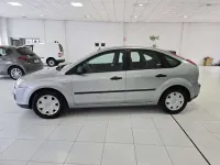 Usado Ford Focus Trend 101 CV (74 kW) 2005 Plateado Utilitario