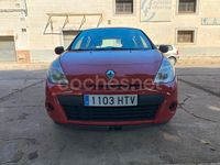 Usado Renault Clio IV Authentique 75 CV (55 kW) 2013 Rojo Berlina