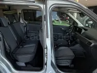 Usado Ford Tourneo Courier Titanium 125 CV (91 kW) 2025 Gris / plata Monovolumen