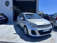 Usado Kia Rio 75 CV (55 kW) 2016 Gris / plata Utilitario