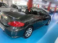 Usado Peugeot 307 CC 143 CV (105 kW) 2008 Gris / plata Descapotable