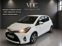 Usado Toyota Yaris Hybrid Active 99 CV (72 kW) 2015 Blanco Utilitario