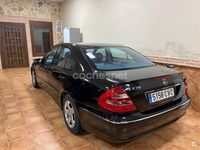 Usado Mercedes E270 Elegance 177 CV (130 kW) 2004 Negro Berlina