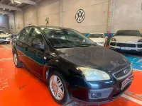 Usado Ford Focus Ghia 136 CV (100 kW) 2005 Negro Berlina