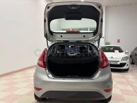 Usado Ford Fiesta Trend 70 CV (51 kW) 2012 Gris / plata Utilitario