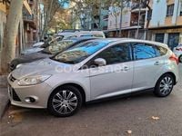 Usado Ford Focus Trend 125 CV (91 kW) 2013 Gris / plata Berlina