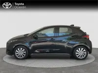 Usado Toyota Yaris Hybrid Active 116 CV (85 kW) 2022 Negro Monovolumen