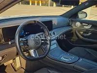 Usado Mercedes E300 320 CV (235 kW) 2021 Blanco Familiar